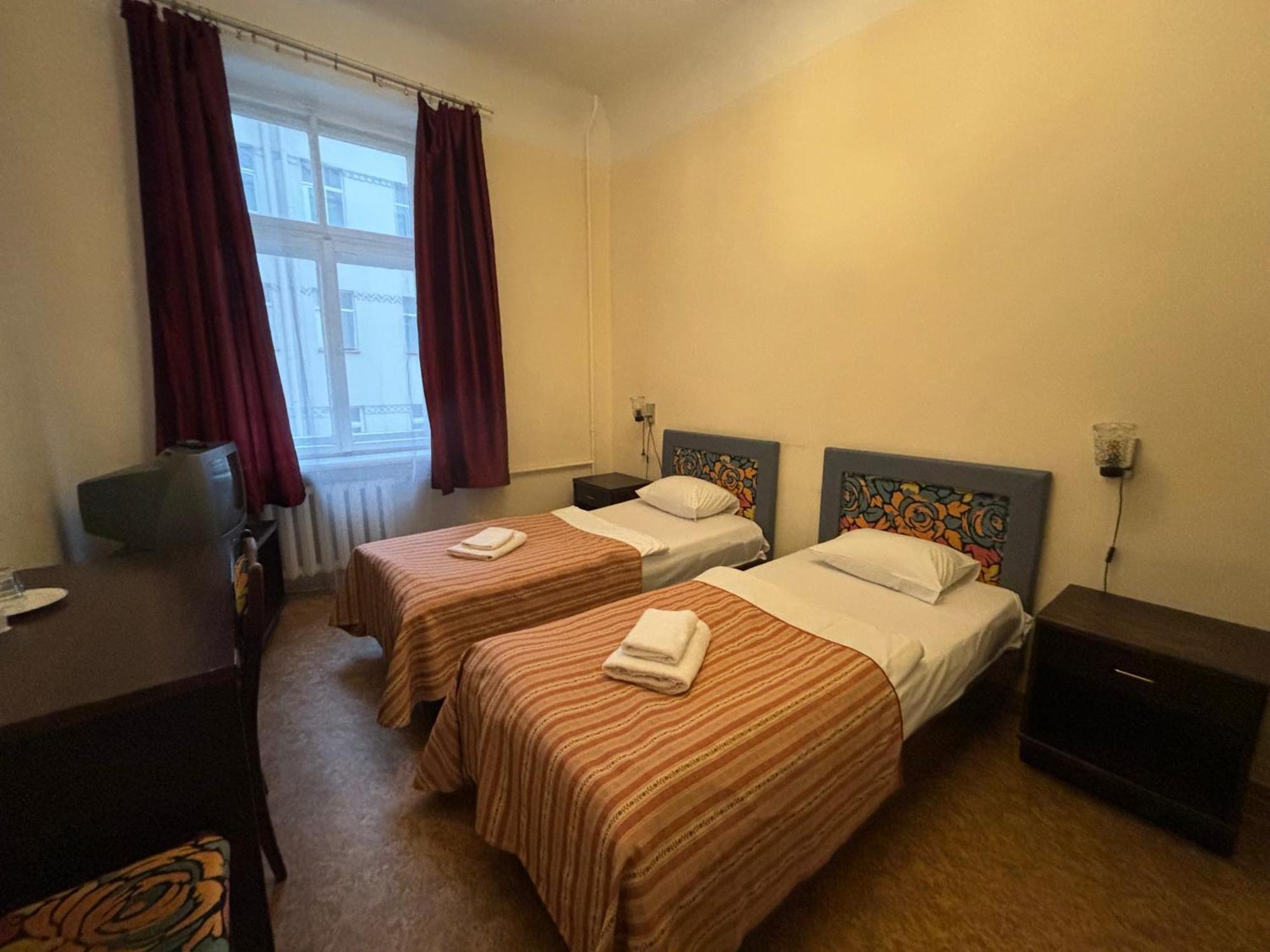 Hostel Viktorija With Private Rooms Riga Extérieur photo